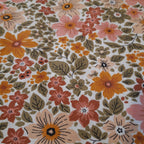 Bavoir élastique fleurs dans la verdure