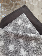 Serviette de table géométrique gris