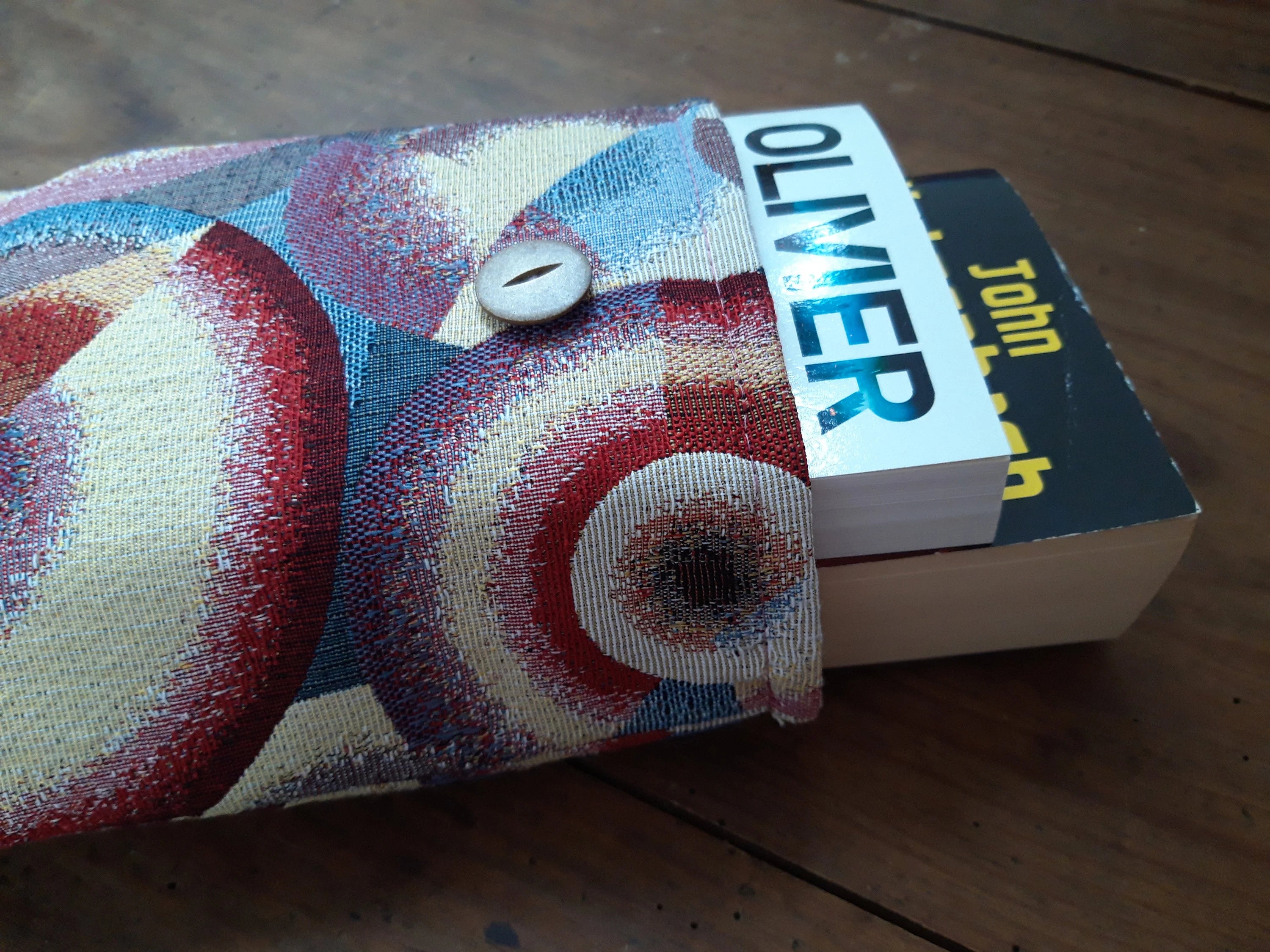 Pochette à livres géométrique