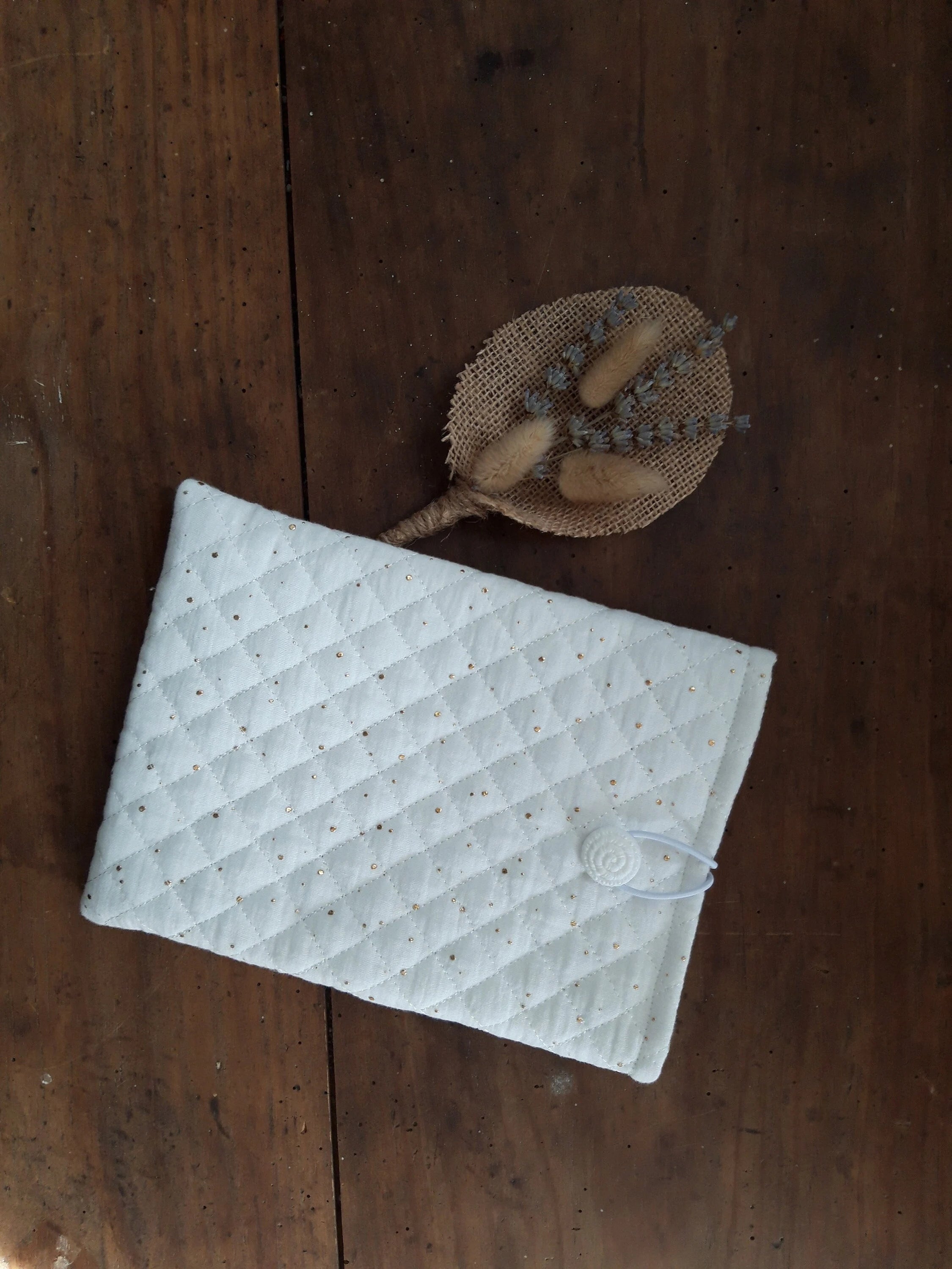 Pochette à livres blanc et feuilles rouges