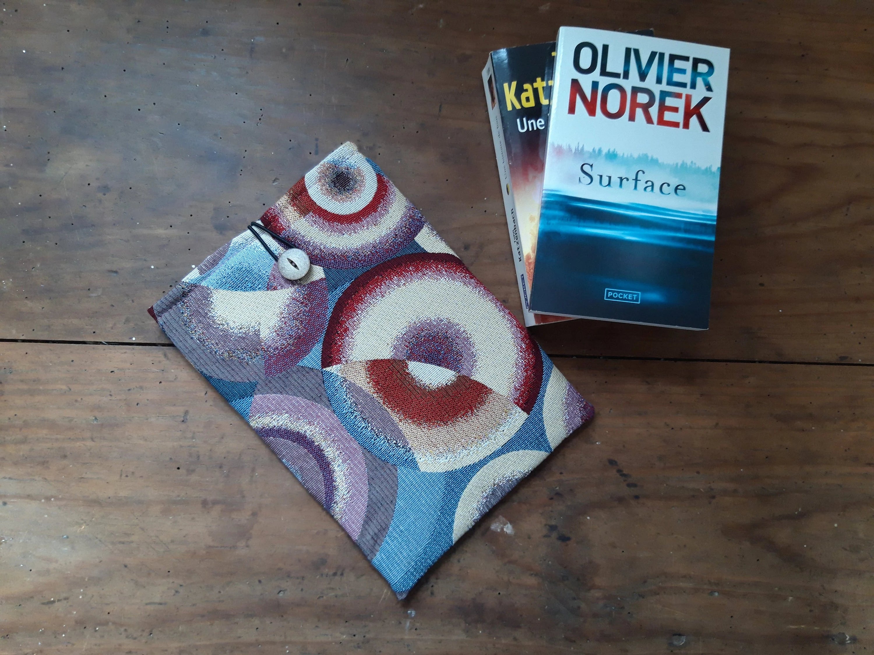 Pochette à livres géométrique