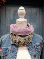 Tour de cou - Snood petite tête adulte ou grande tête enfant en polaire et polyester - Petites fleurs viollettes