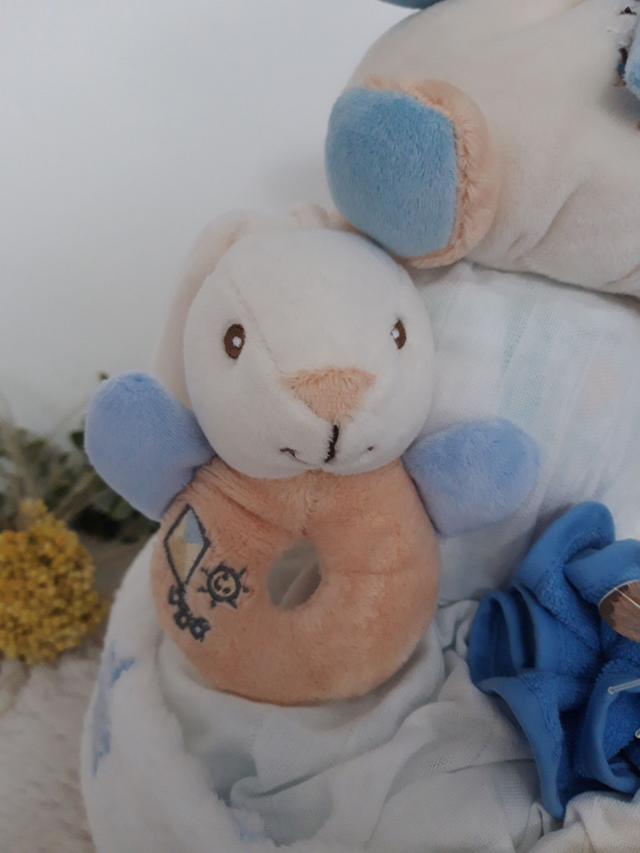 Gâteau de couches - Une vache et un lapin en bleu