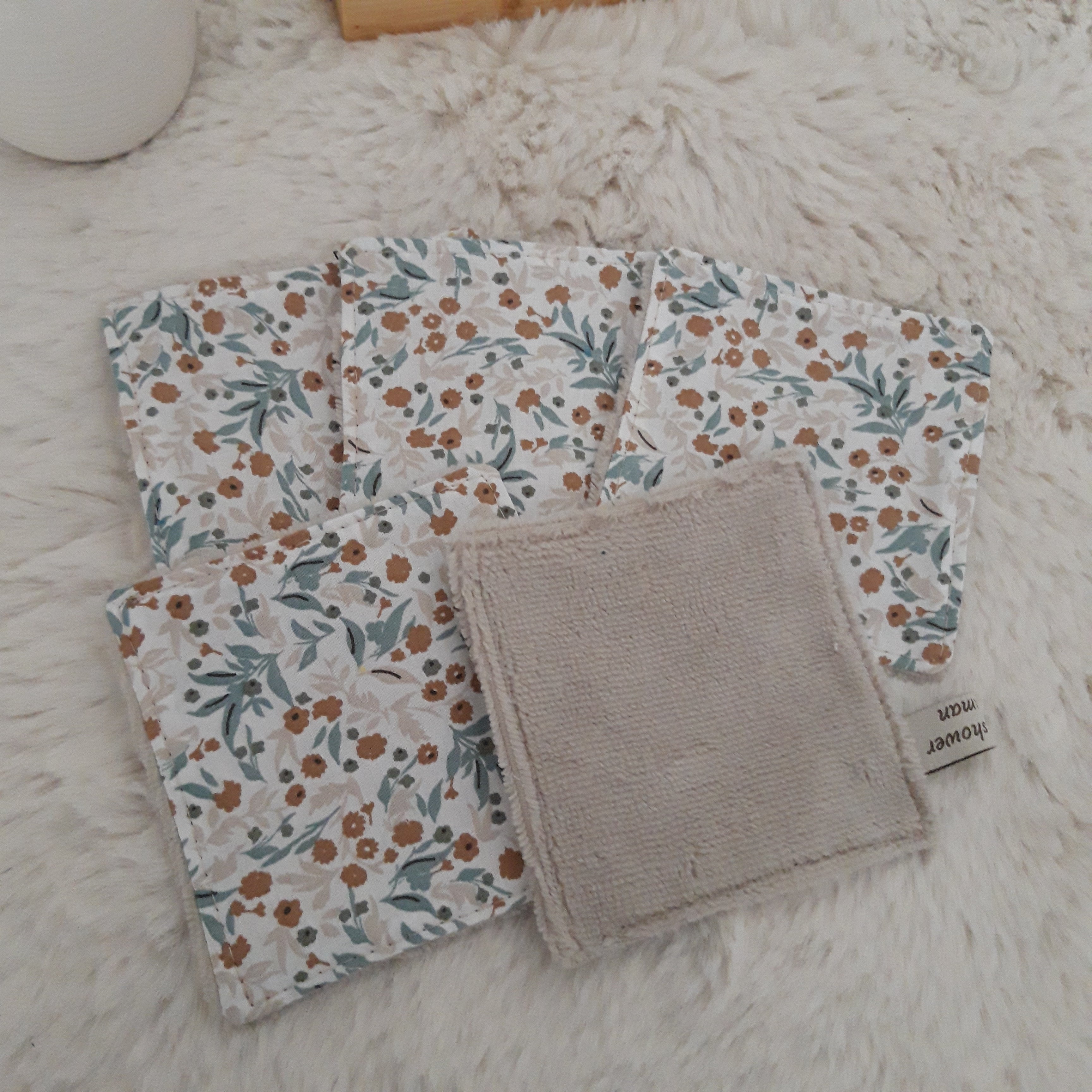 Lot de 5 lingettes fleurs beige et bleues