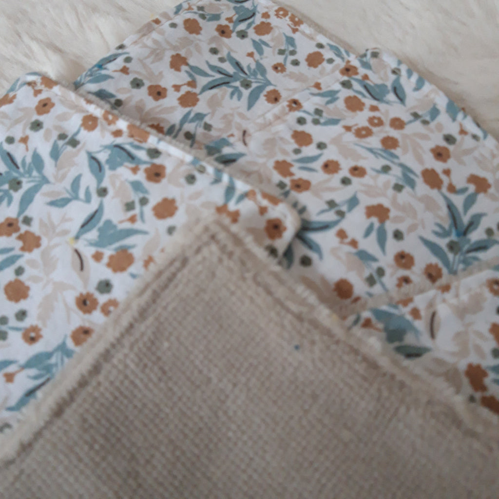 Lot de 5 lingettes fleurs beige et bleues