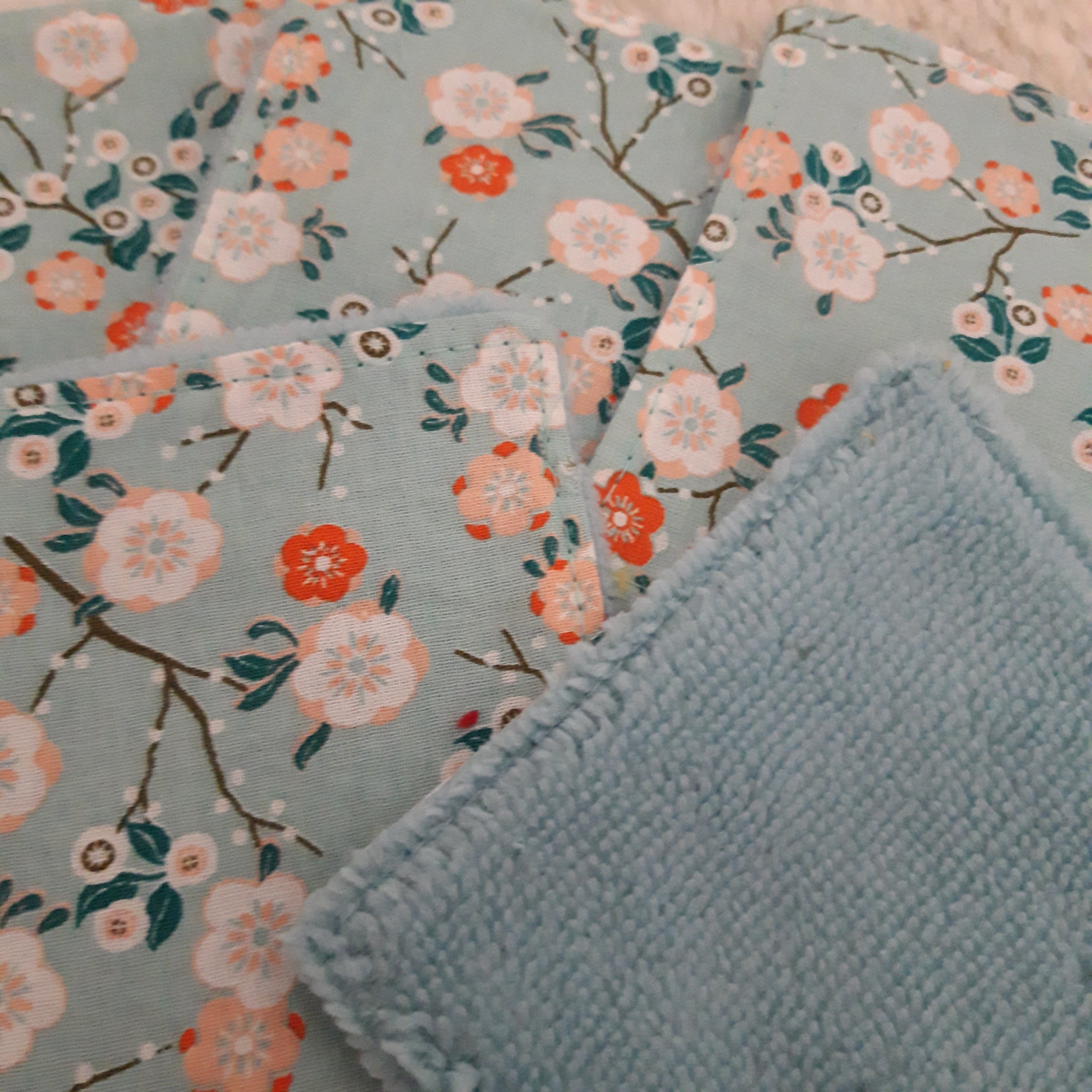 Lot de 5 lingettes fleurs bleues et blanches
