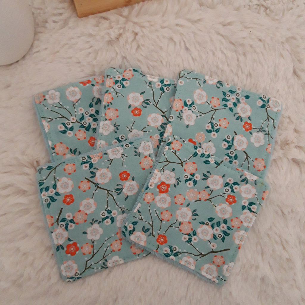 Lot de 5 lingettes fleurs bleues et blanches