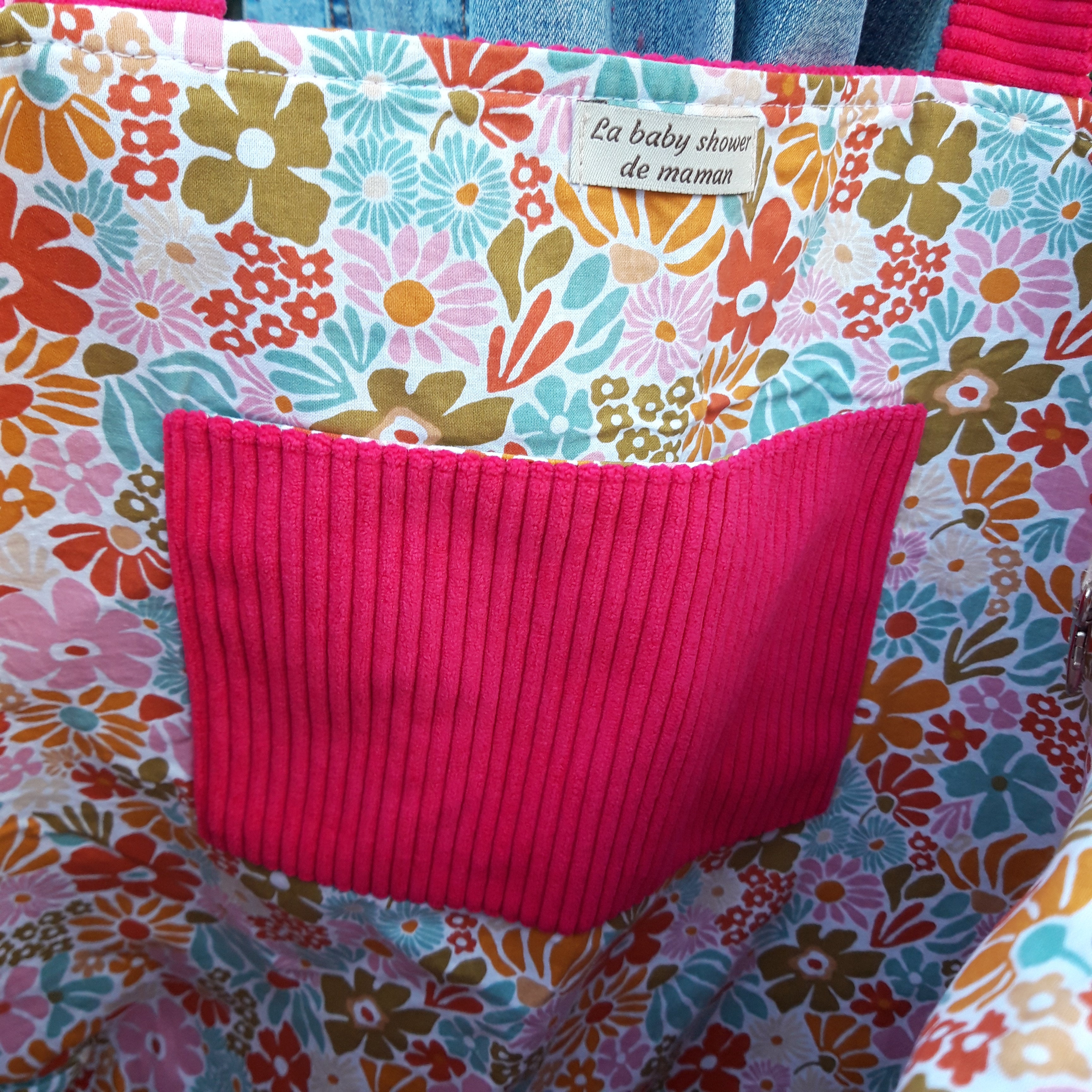 sac-cabas-velours-poche-accroche-cle-baby-shower-maman-fuschia-fleur