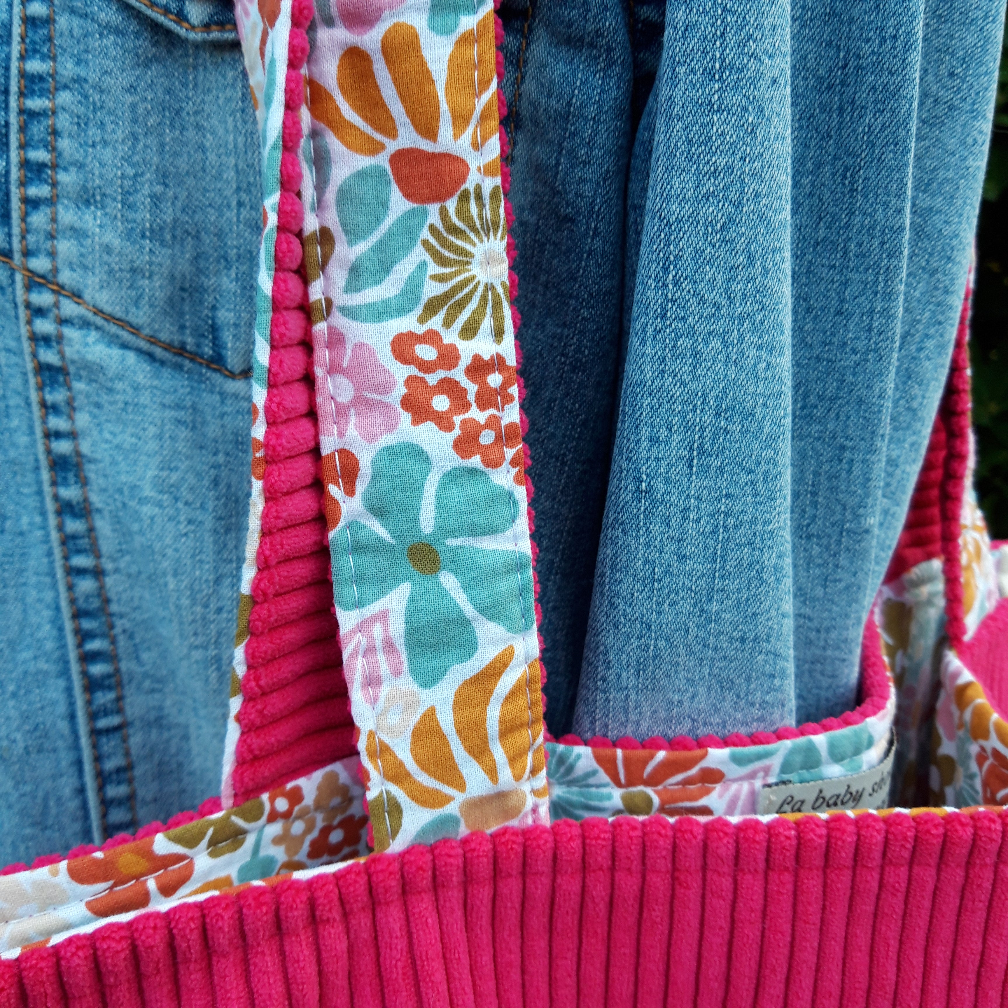 sac-cabas-velours-poche-accroche-cle-baby-shower-maman-fuschia-fleur