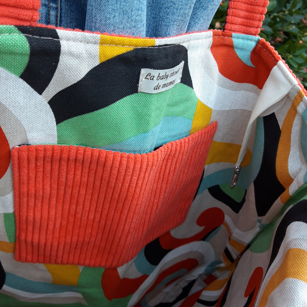 sac-cabas-velours-poche-accroche-cle-baby-shower-maman-orange-géométrique