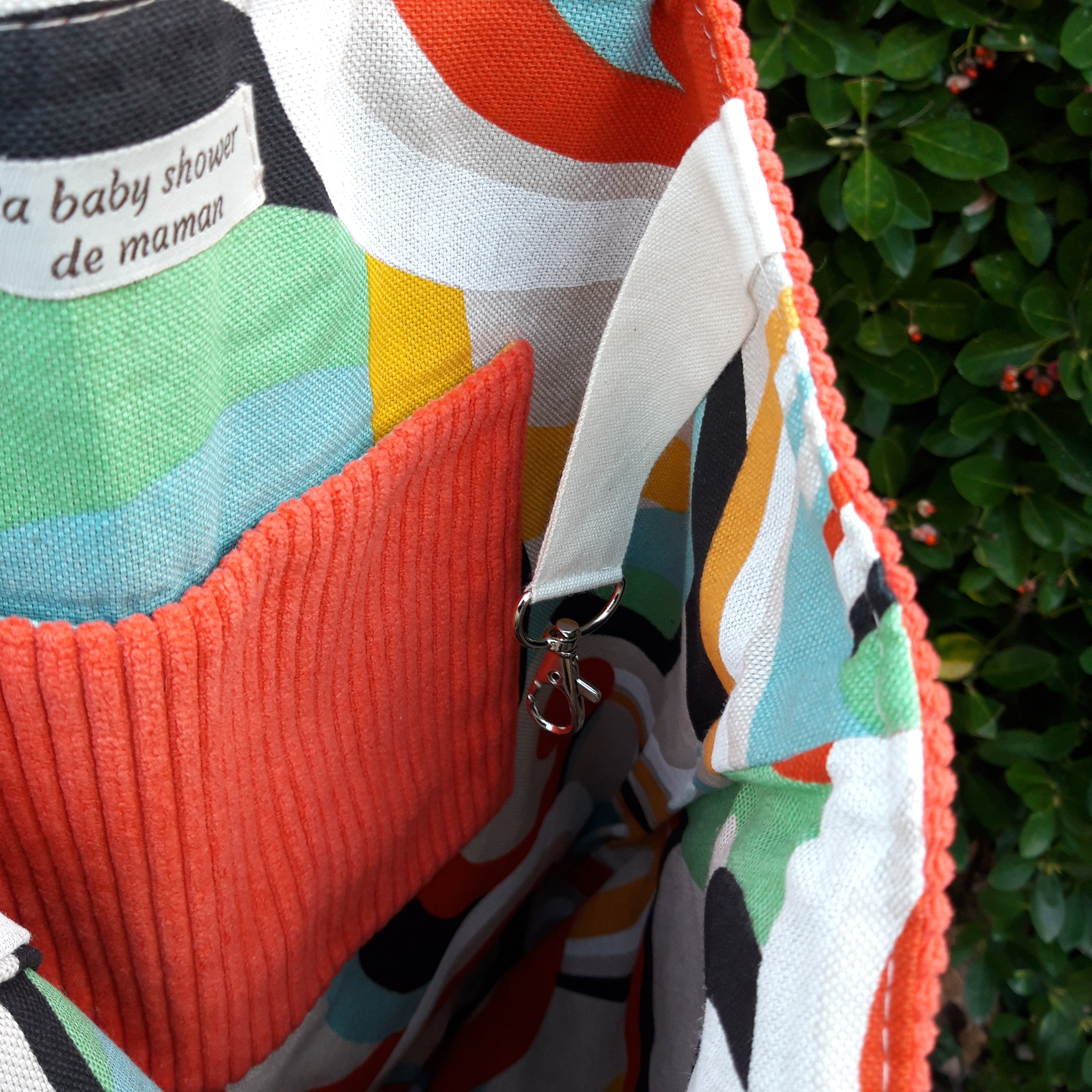 sac-cabas-velours-poche-accroche-cle-baby-shower-maman-orange-géométrique