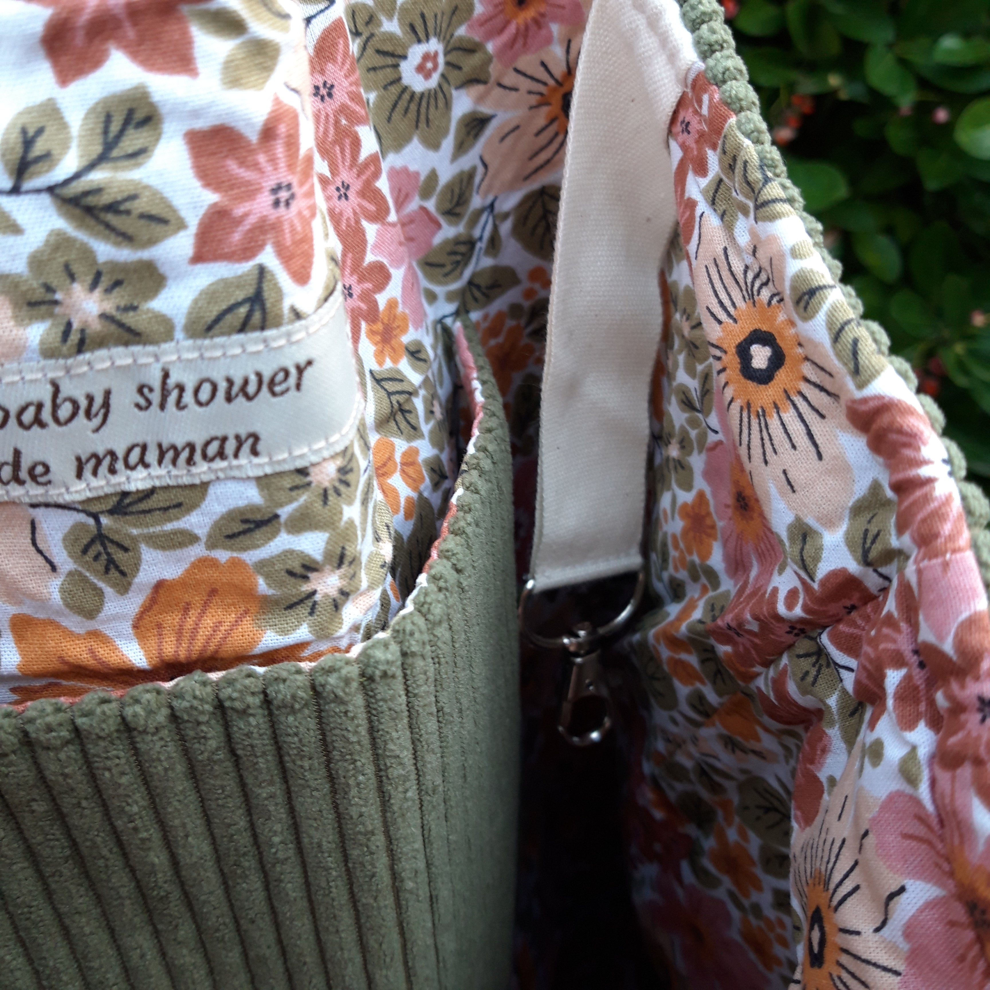 sac-cabas-velours-poche-accroche-cle-baby-shower-maman-vert-fleur