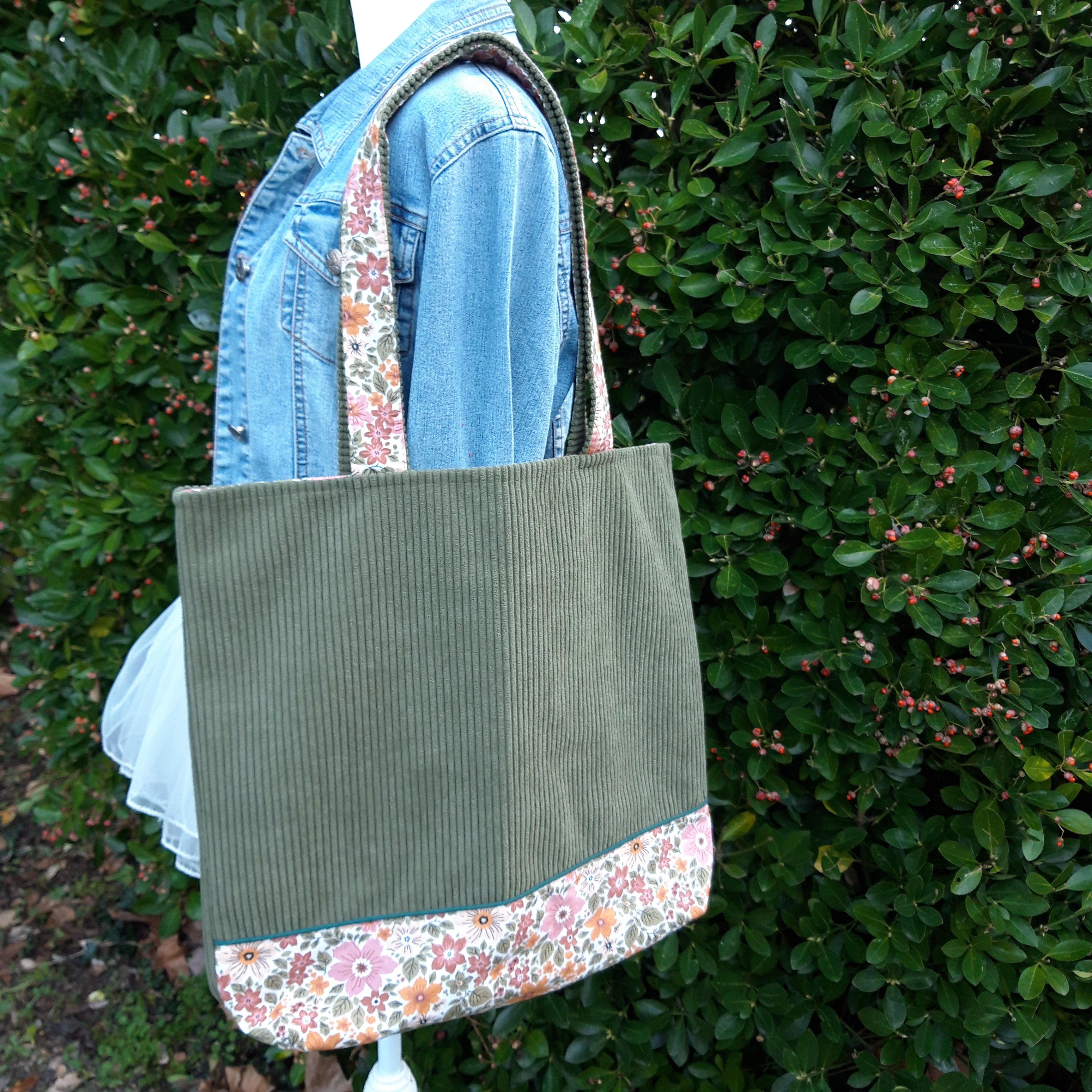 sac-cabas-velours-poche-accroche-cle-baby-shower-maman-vert-fleur