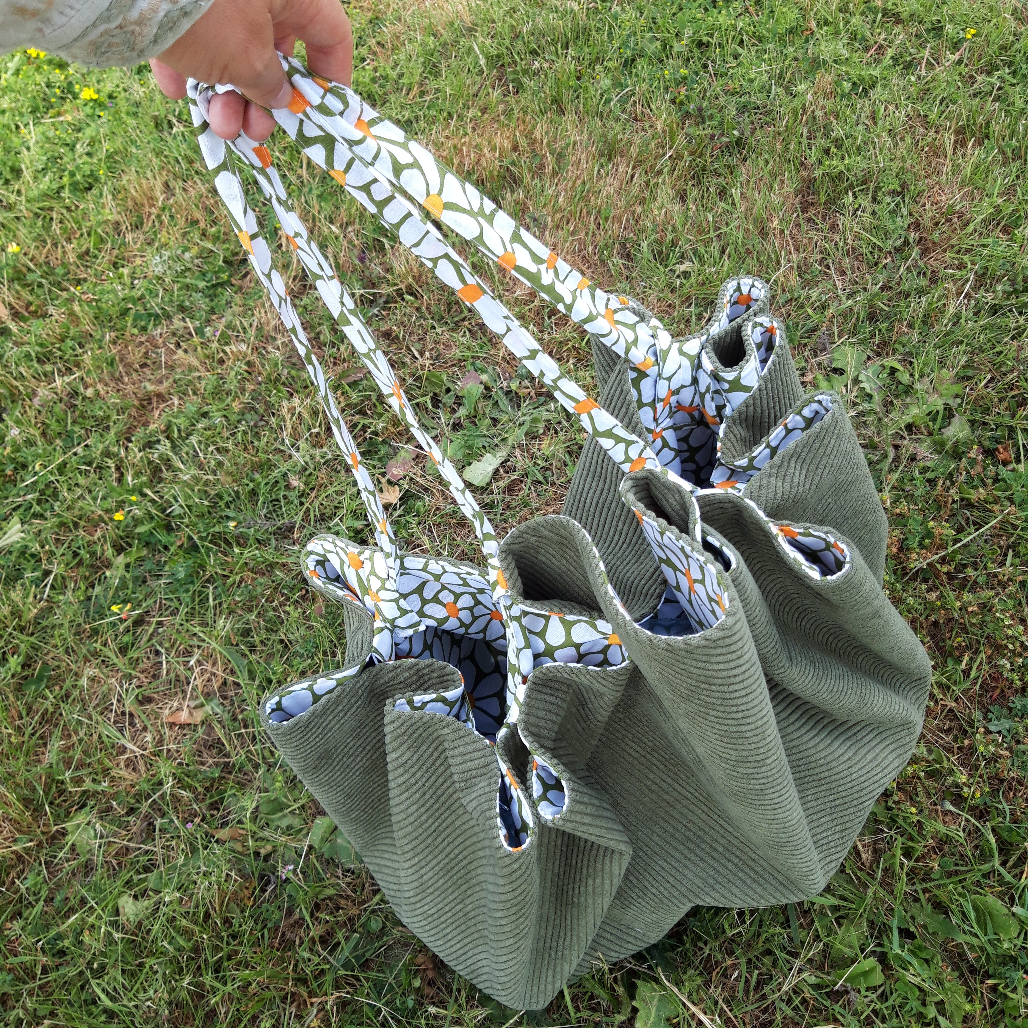 Sac fourre-tout pour les courses velours vert et grosses fleurs