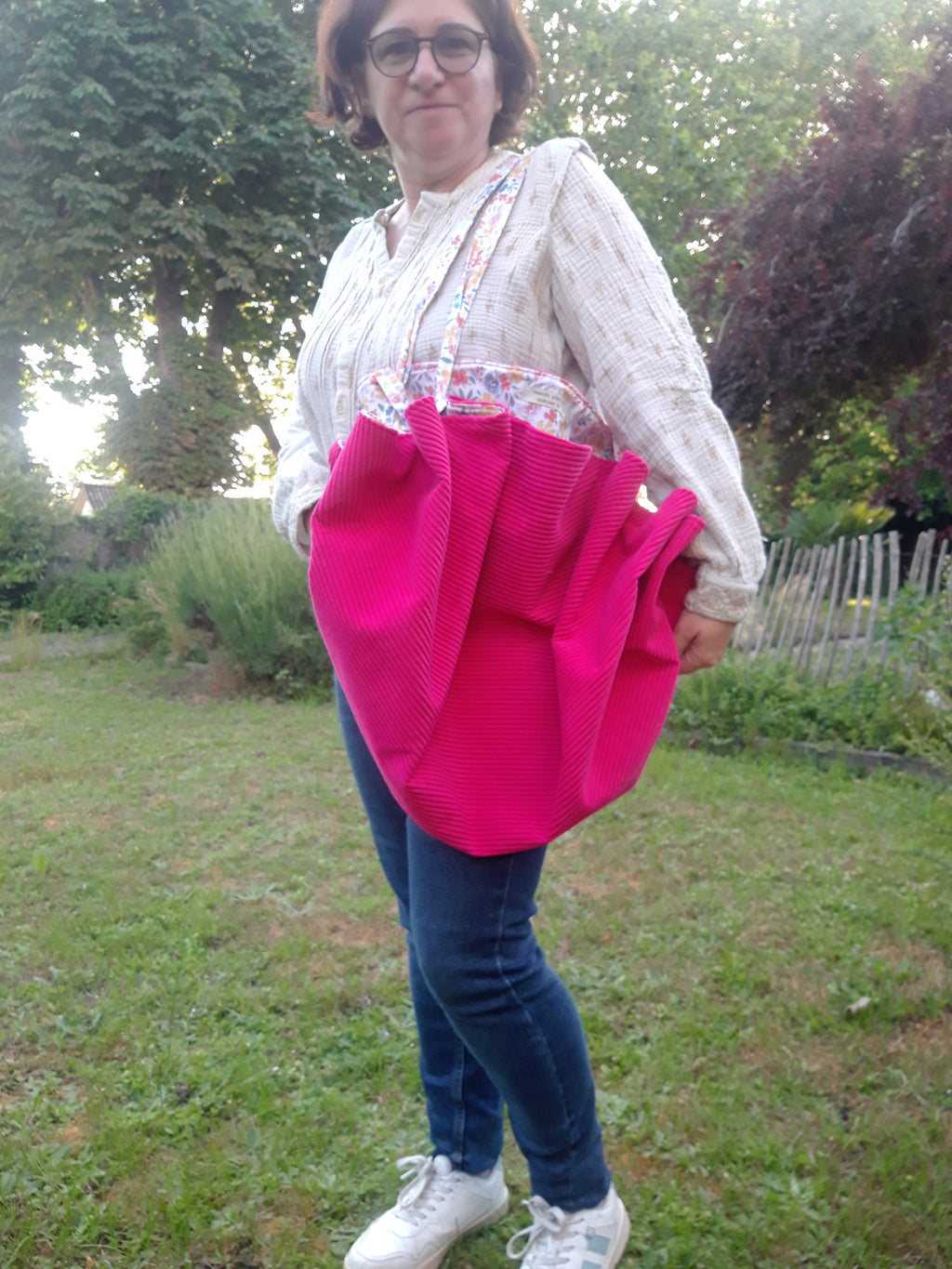 Sac fourre-tout pour les courses velours fuschia et petites fleurs