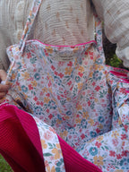 Sac fourre-tout pour les courses velours fuschia et petites fleurs