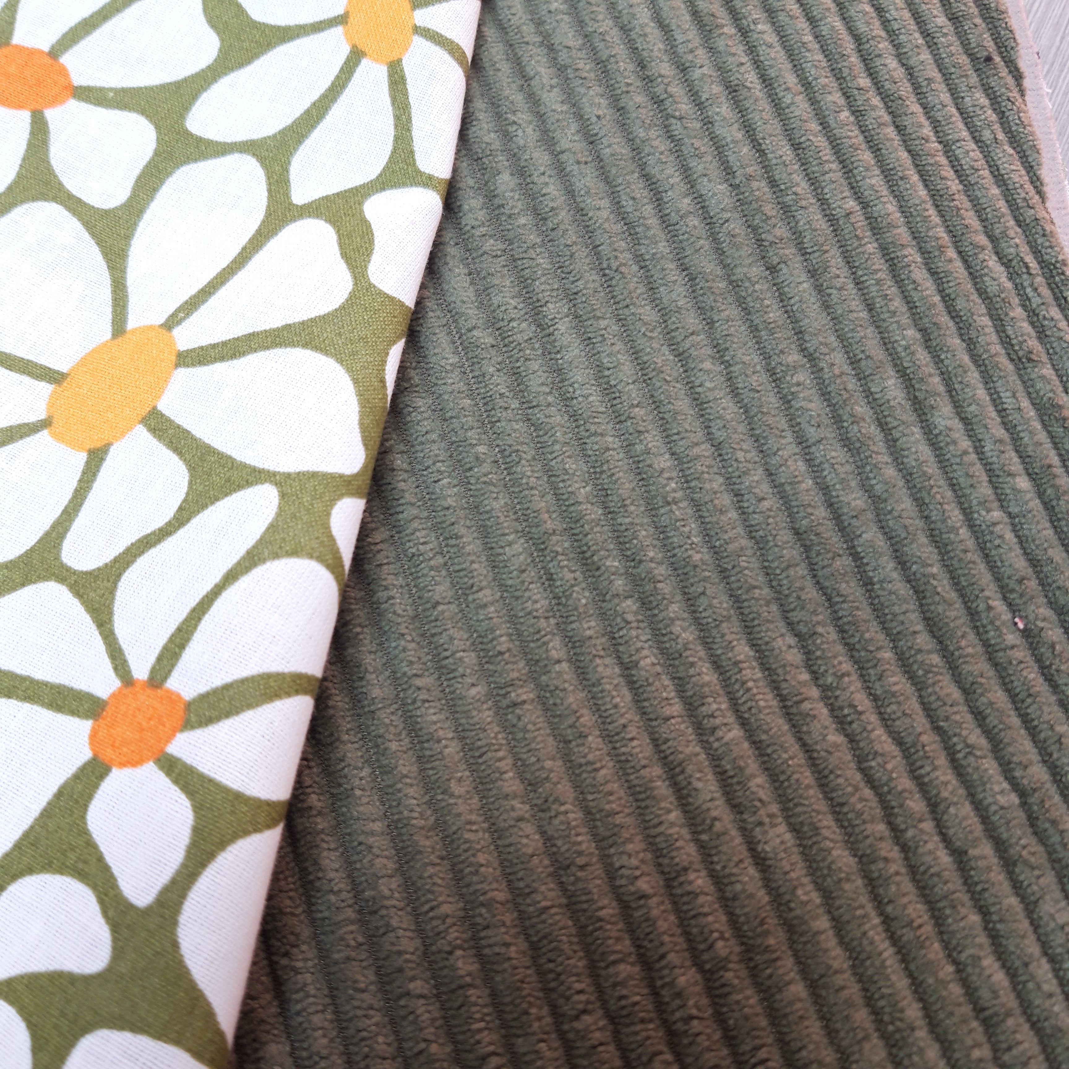 Sac fourre-tout pour les courses velours vert et grosses fleurs